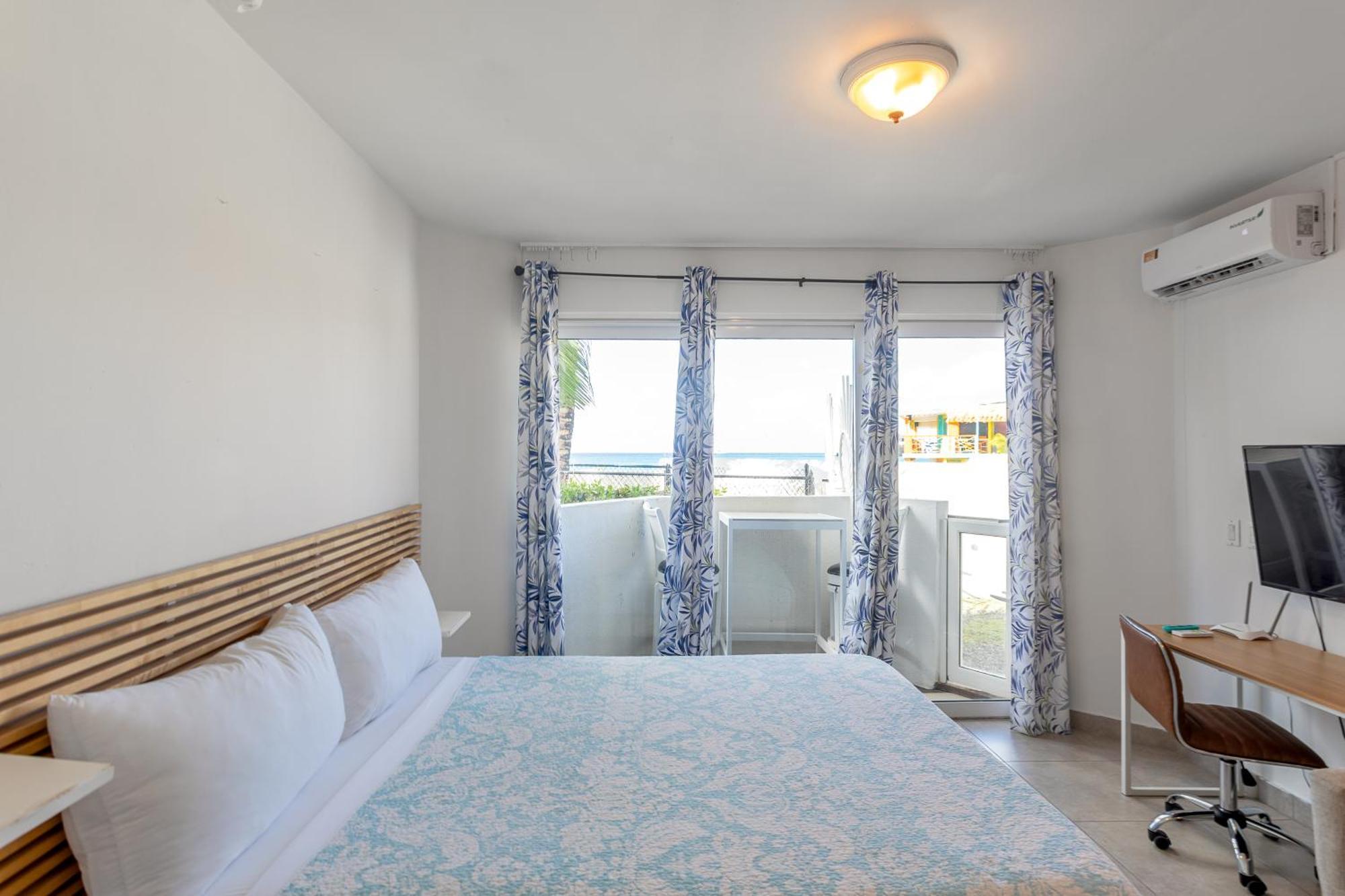 Maho Beach House - Petite Studio - Beach Access Экстерьер фото