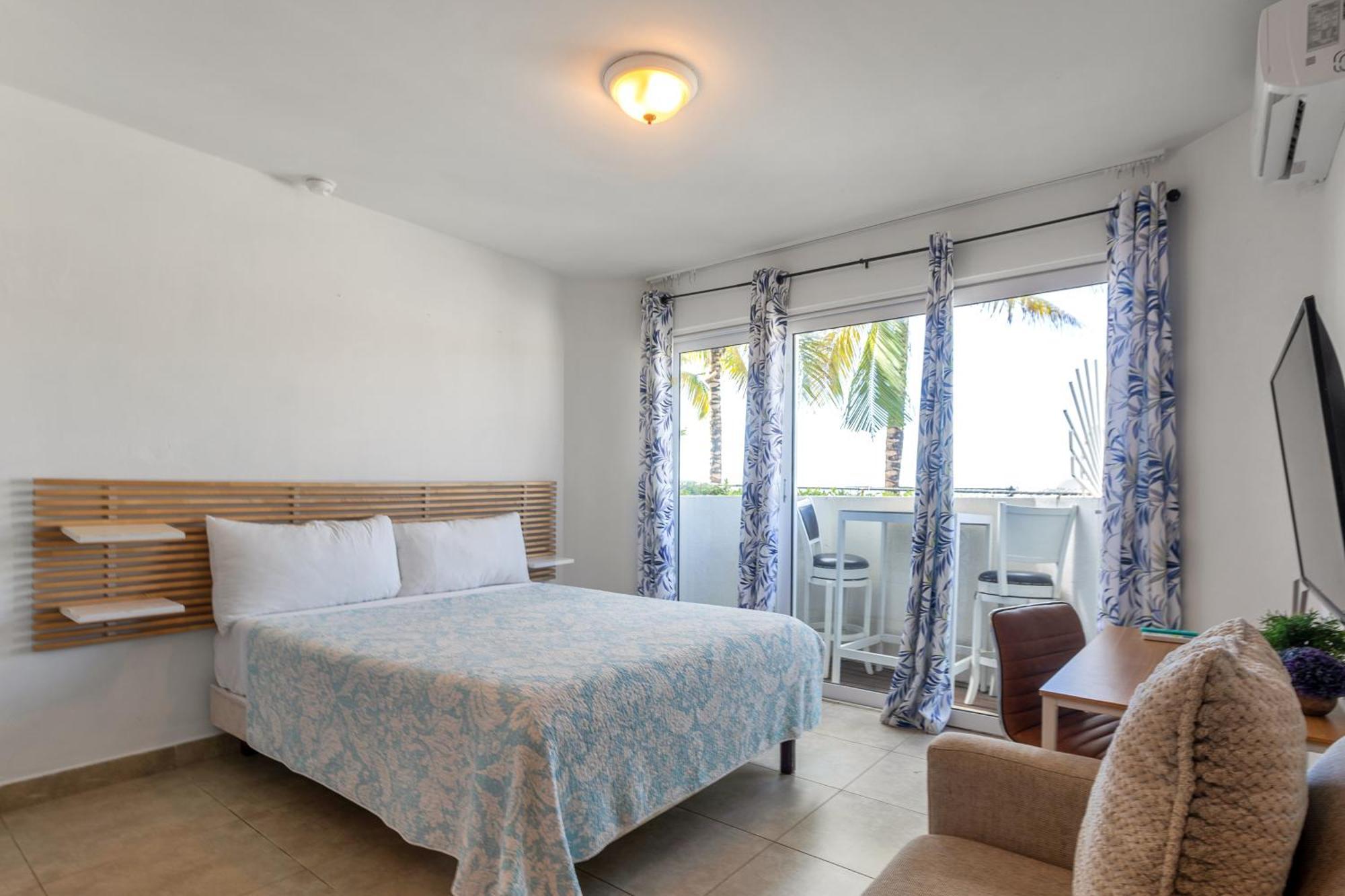 Maho Beach House - Petite Studio - Beach Access Экстерьер фото