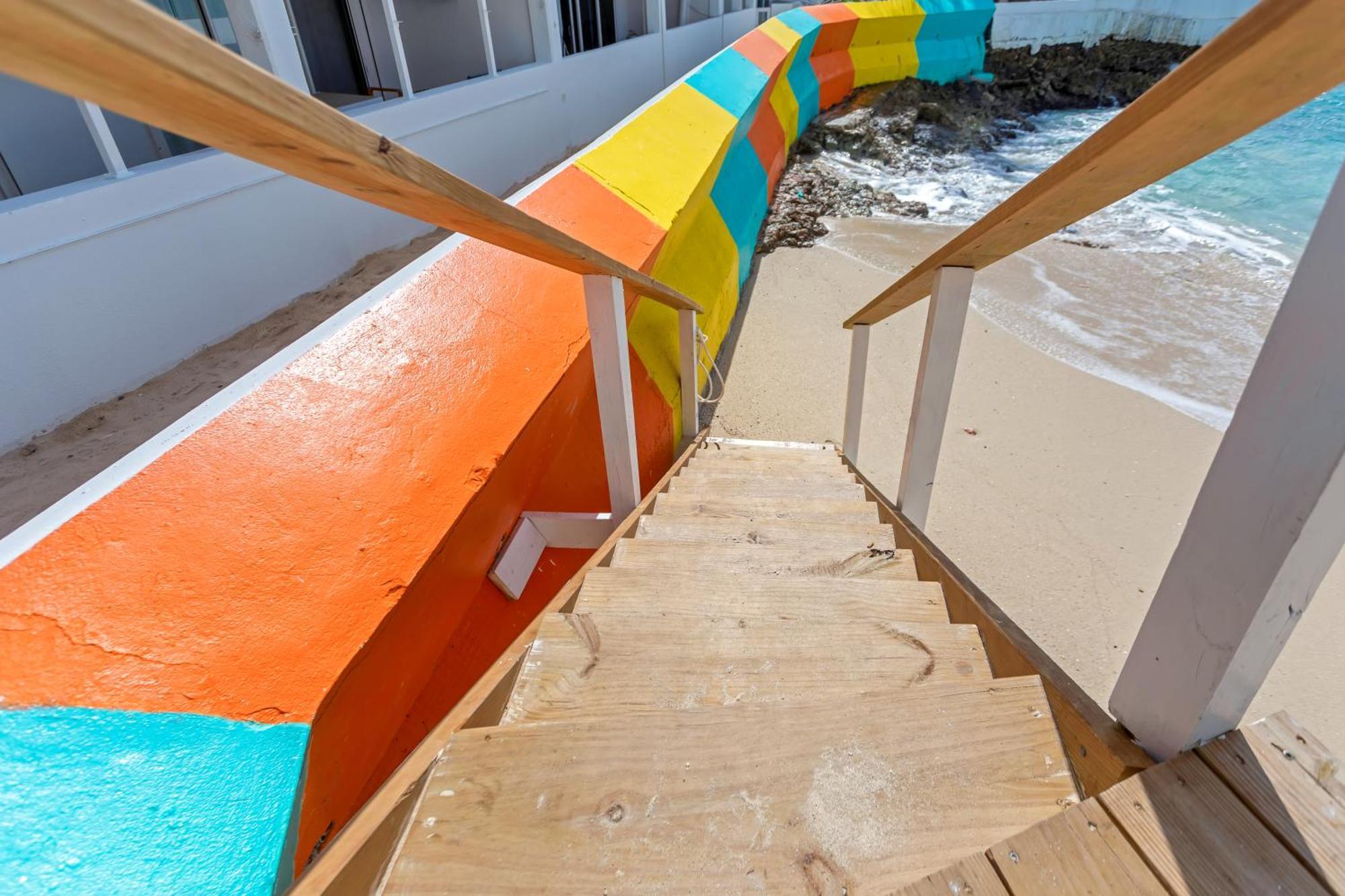 Maho Beach House - Petite Studio - Beach Access Экстерьер фото