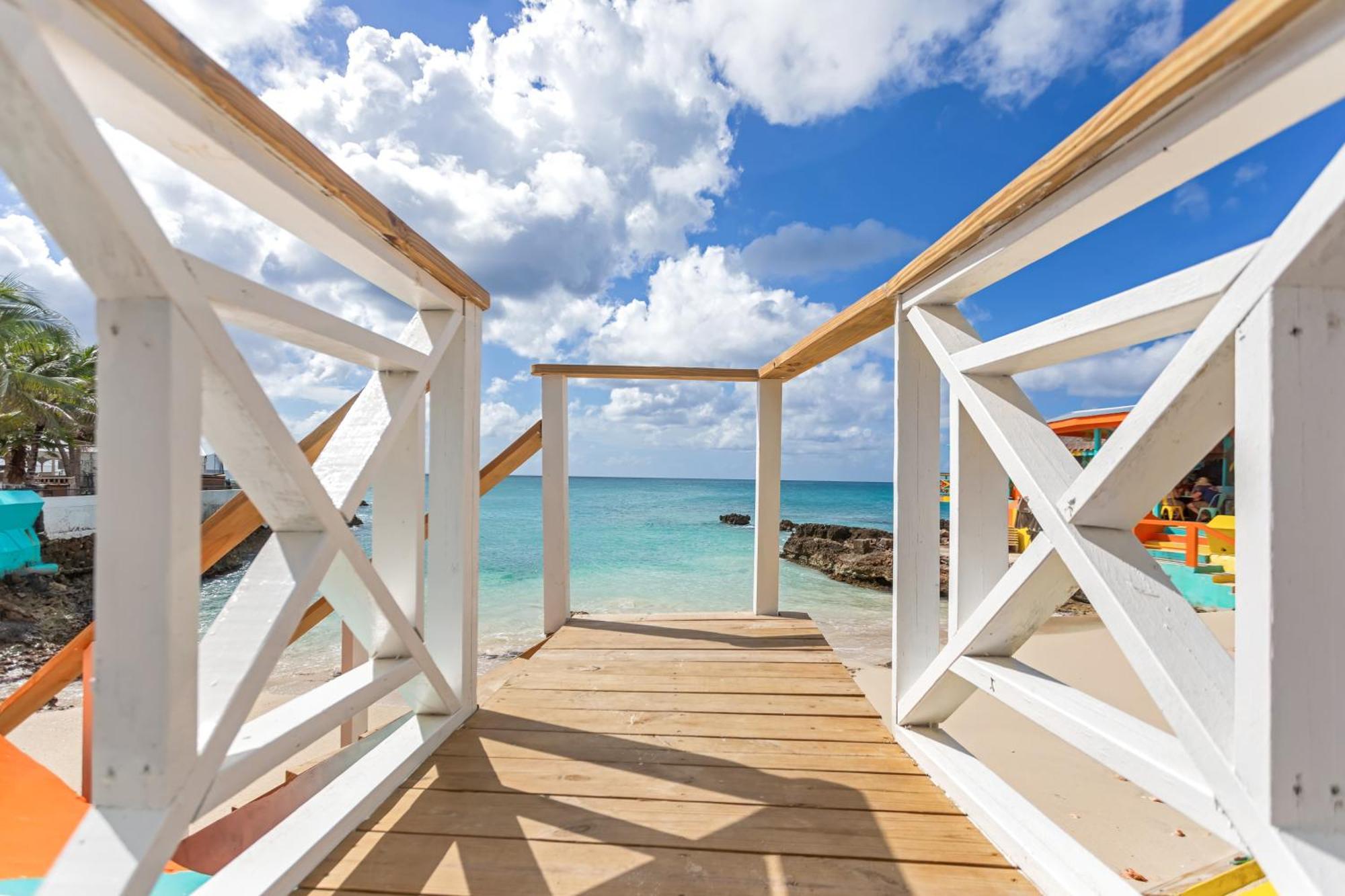 Maho Beach House - Petite Studio - Beach Access Экстерьер фото
